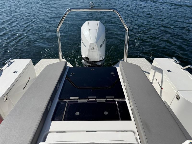Axopar 28 T-Top