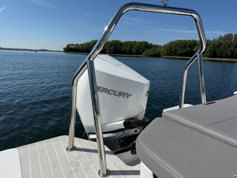 Axopar 28 T-Top