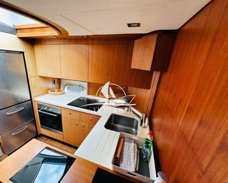 Sunseeker Predator 74 Sports Fly