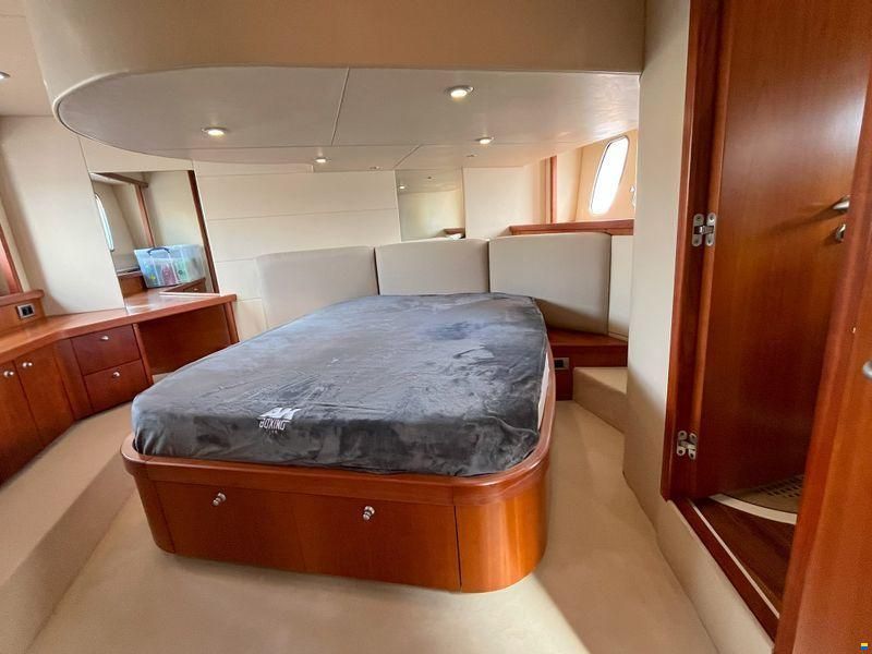 Sunseeker Predator 52
