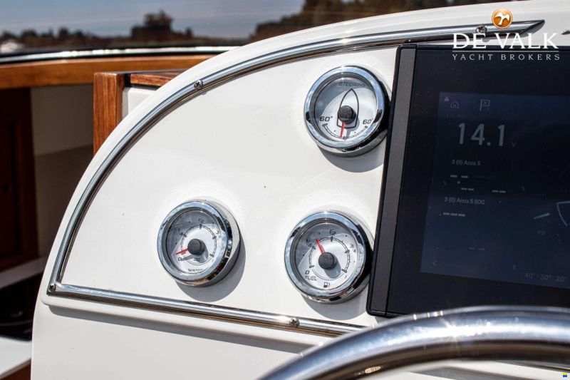 Long Island 33 Runabout