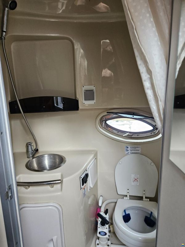 Four Winns Vista 258