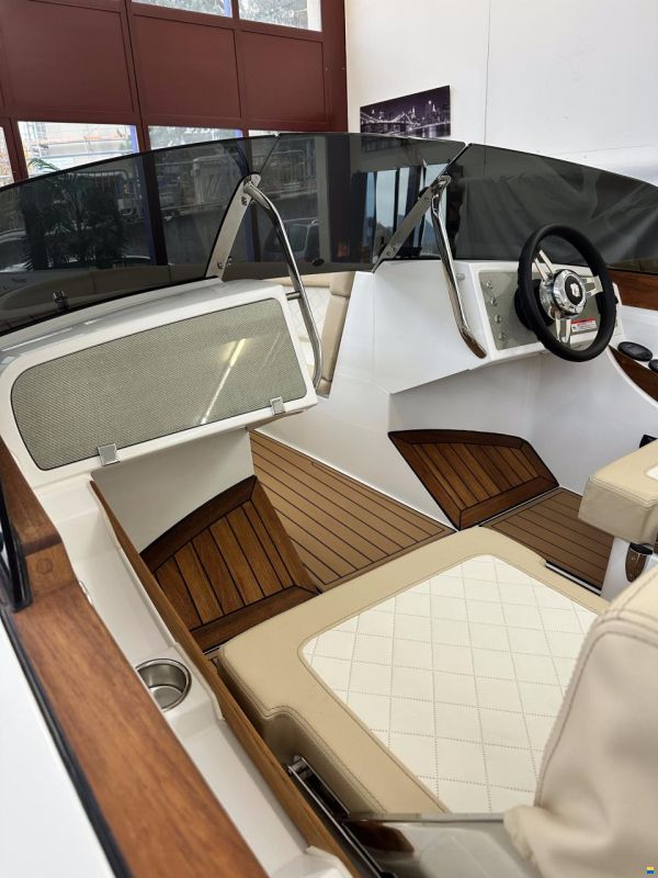 VTS Boats Flying Shark 5.7