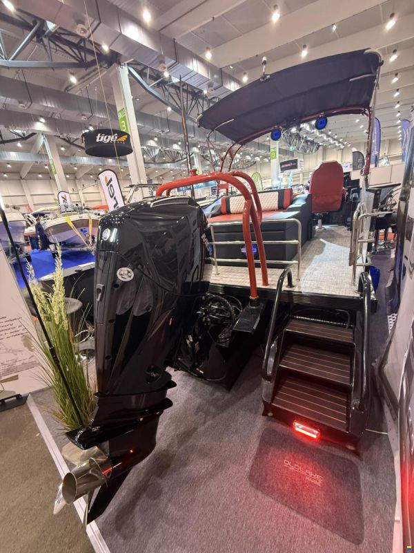 Old Lake Marine QX23 Pontoon  Trimaran Mercury 225HP V6