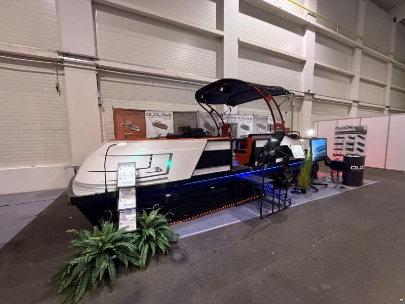 Old Lake Marine QX23 Pontoon  Trimaran Mercury 225HP V6