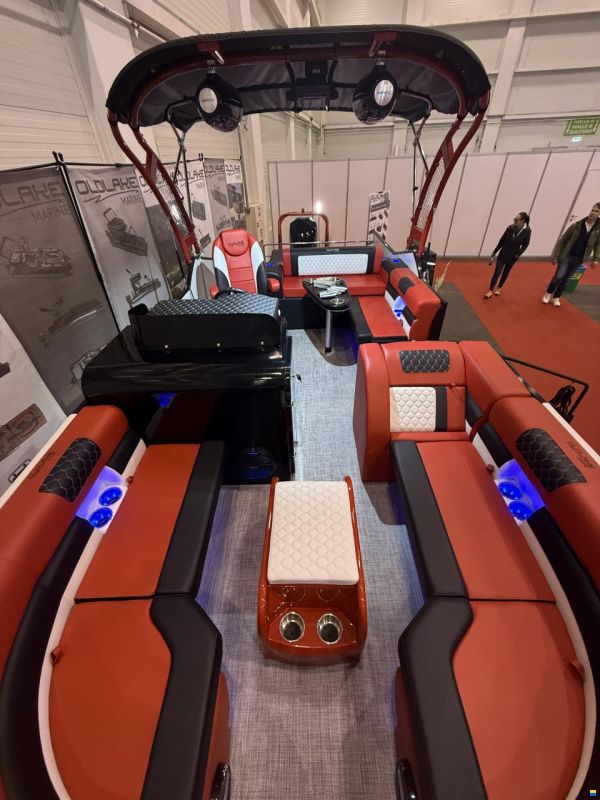 Old Lake Marine QX23 Pontoon Trimaran Mercury 225HP V6