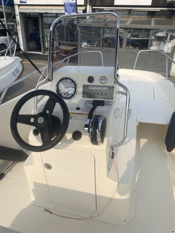 Bayliner CC6E
