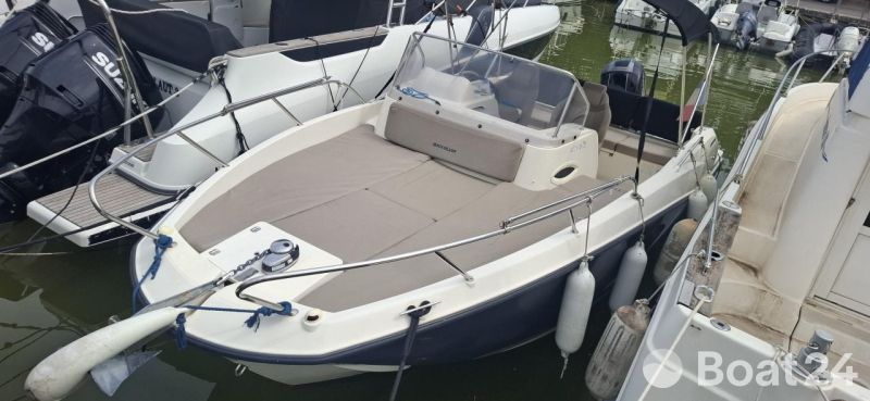 Quicksilver 675 ACTIV SUNDECK