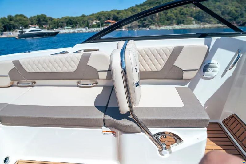 Bayliner VR6 Cuddy