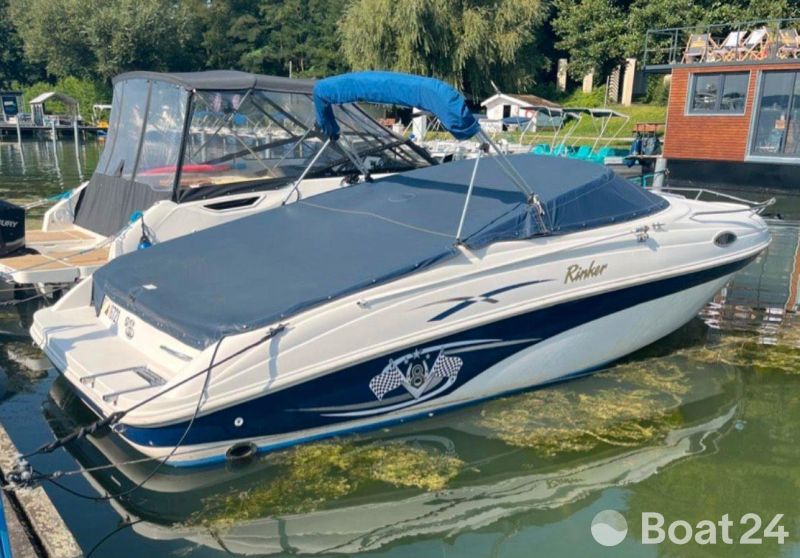 Rinker 232 CC Captiva