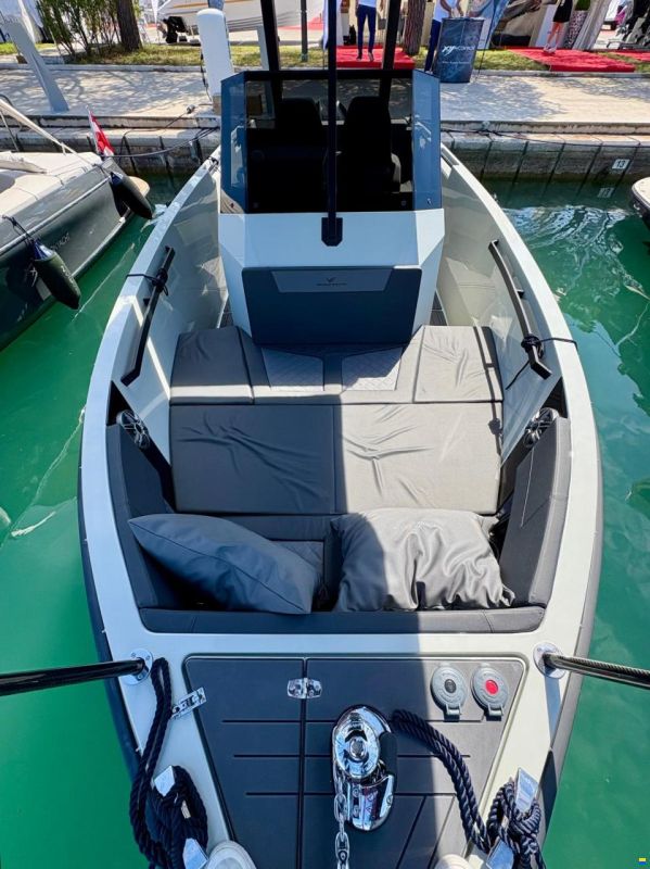 Veloce Yachts V750