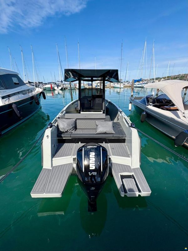 Veloce Yachts V750