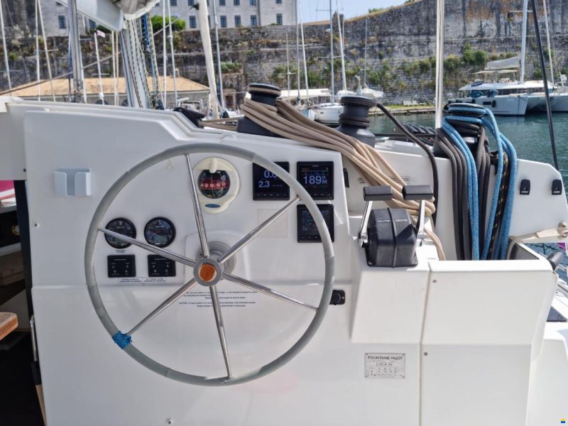 Fountaine Pajot Lucia 40