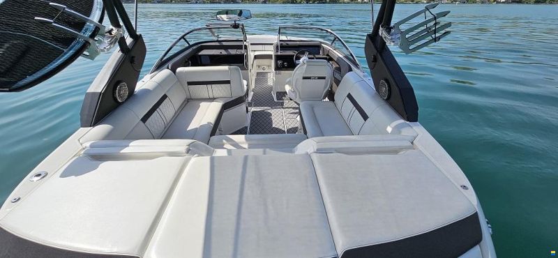 Sea Ray SLX 230-W