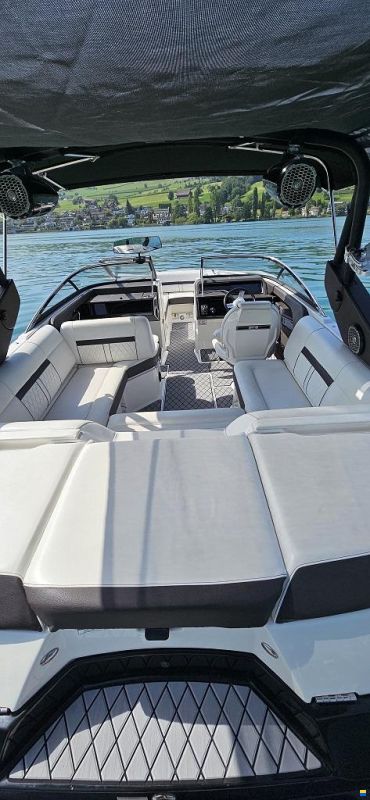 Sea Ray SLX 230-W