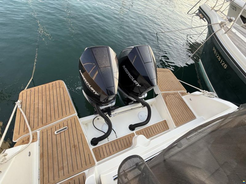 Quicksilver 875 Sundeck