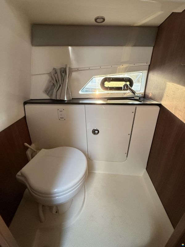 Quicksilver 875 Sundeck