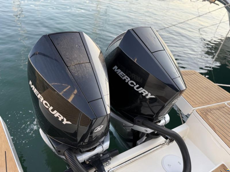Quicksilver 875 Sundeck