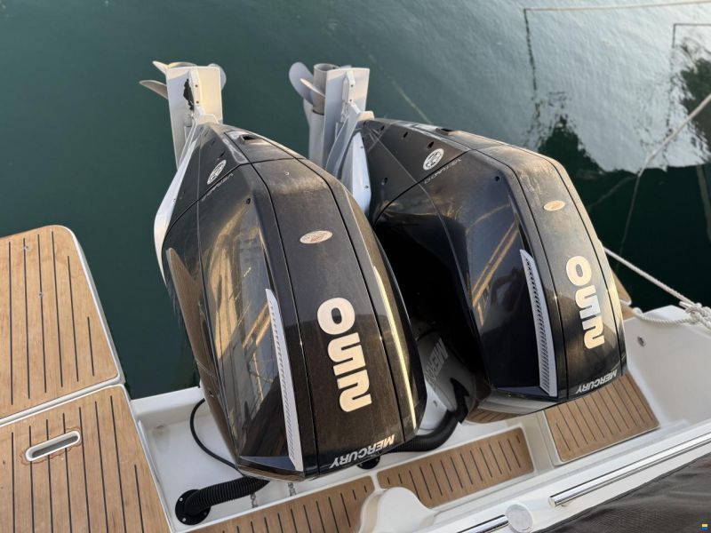 Quicksilver 875 Sundeck