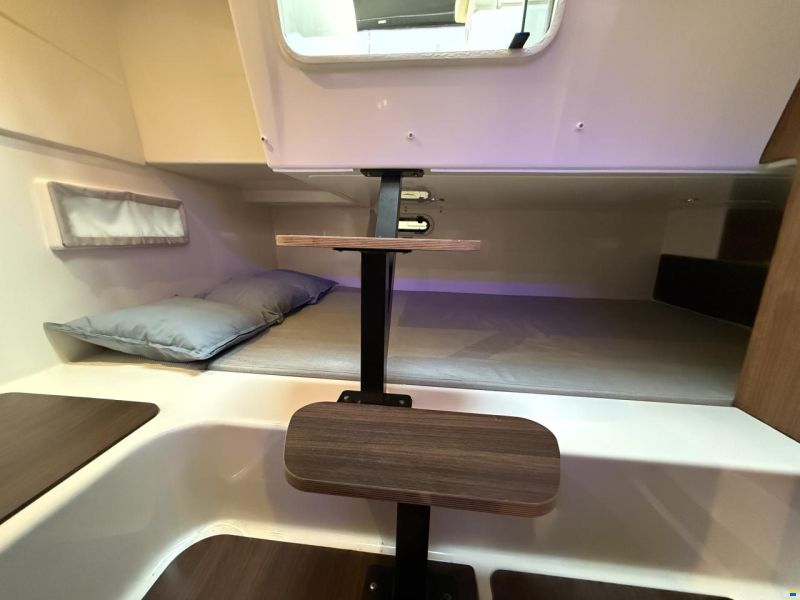 Quicksilver 875 Sundeck