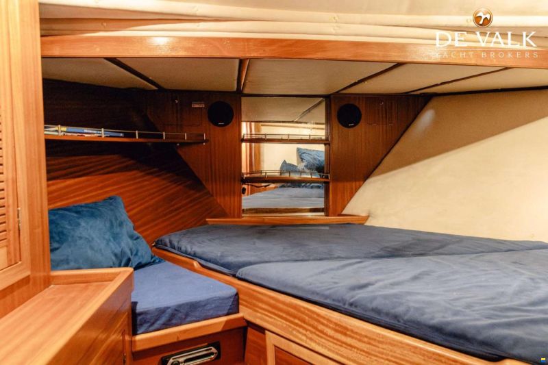 Custom Built Houseboat luxe motor