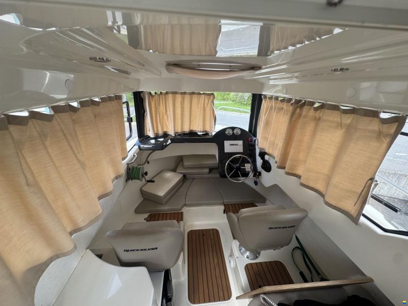 Quicksilver Pilothouse 675