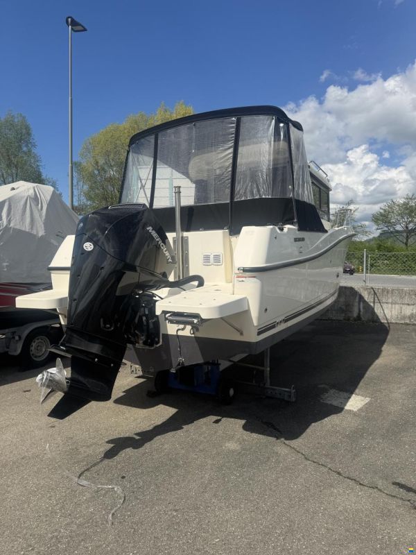 Quicksilver Pilothouse 675