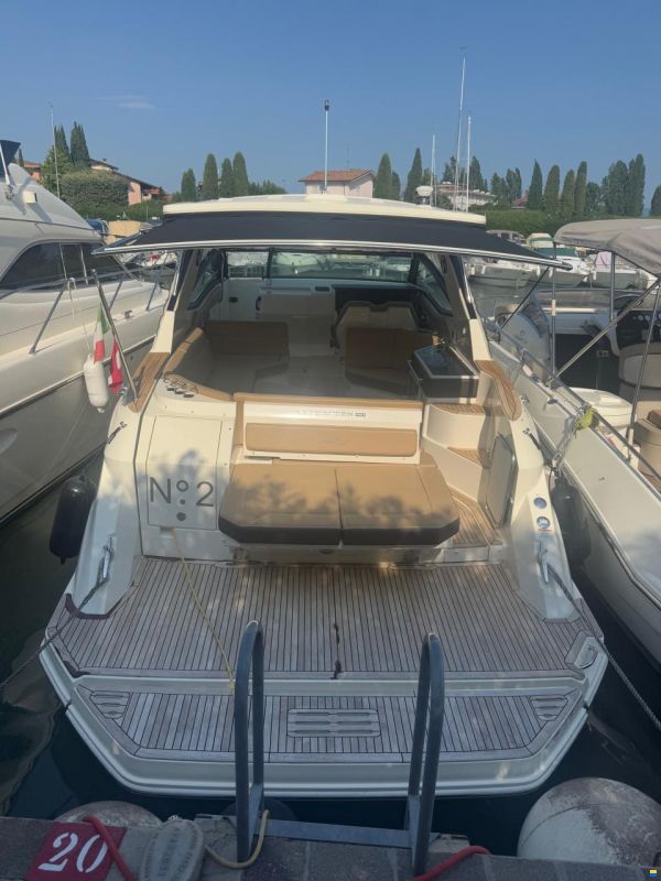 Sea Ray Sundancer 320