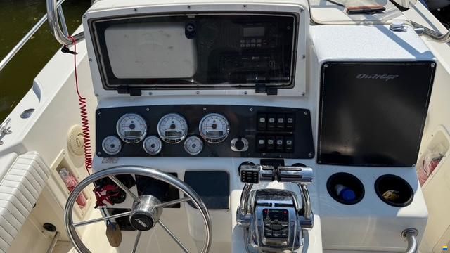 Boston Whaler Outrage 26