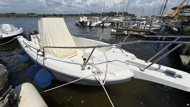 Boston Whaler Outrage 26