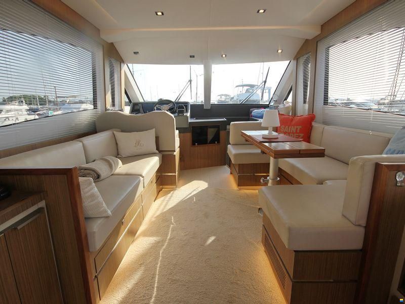 Cayman Yachts F520