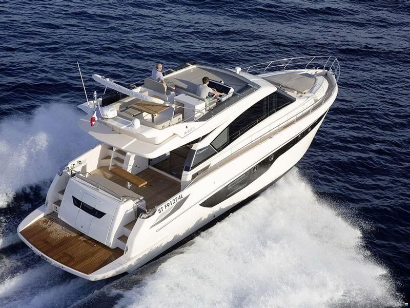 Cayman Yachts F520