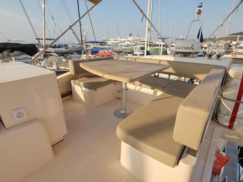 Cayman Yachts F520