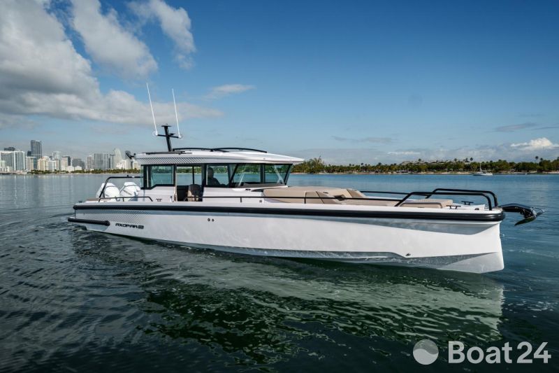 Axopar 37 Cross Cabin - Iconic Edition