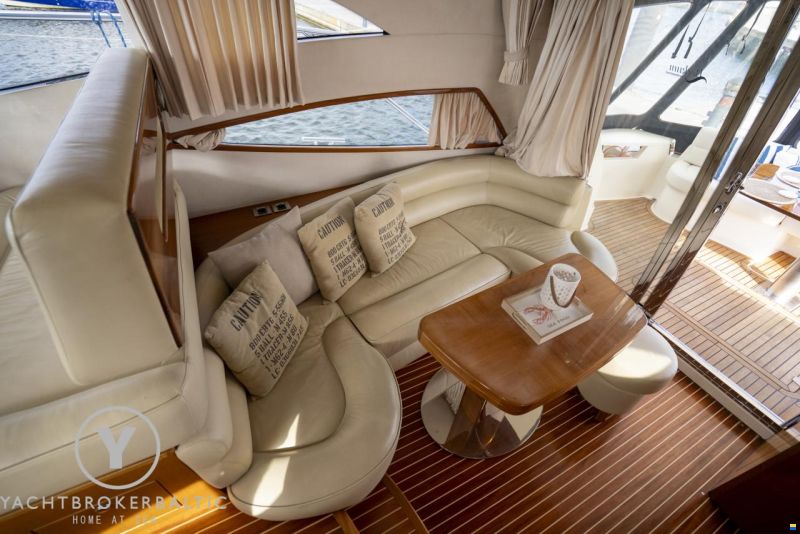 Galeon 440 fly