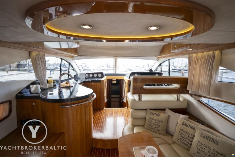 Galeon 440 fly