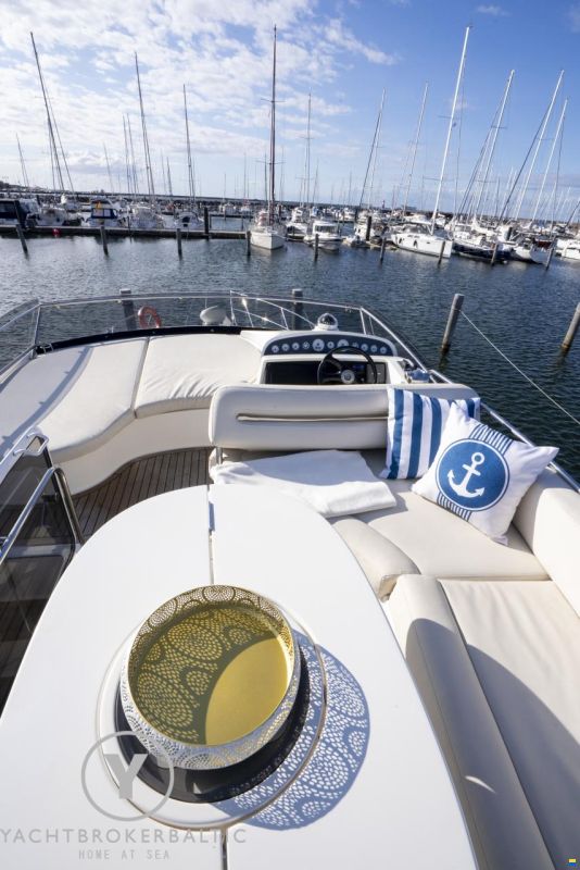 Galeon 440 fly