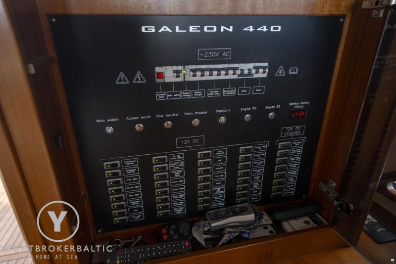 Galeon 440 fly