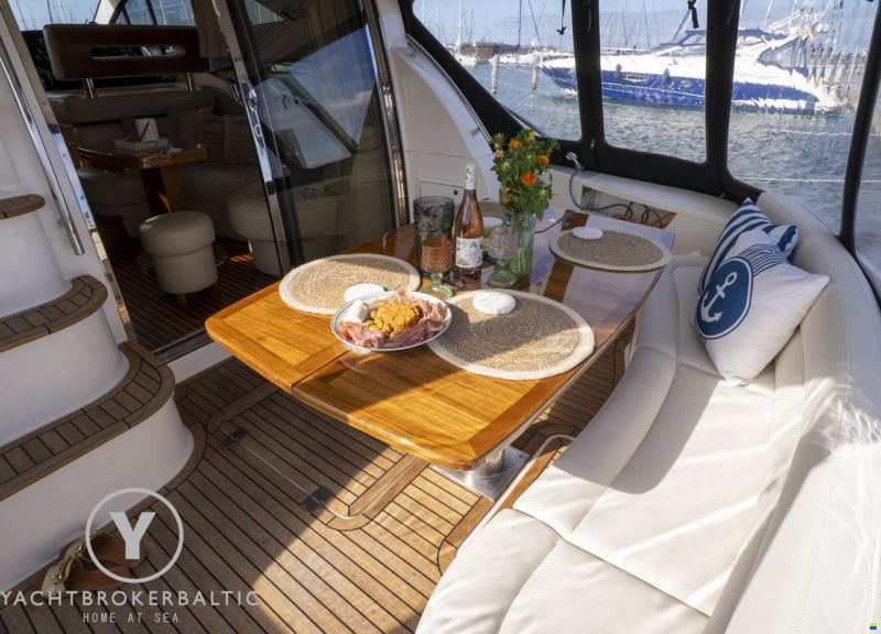 Galeon 440 fly