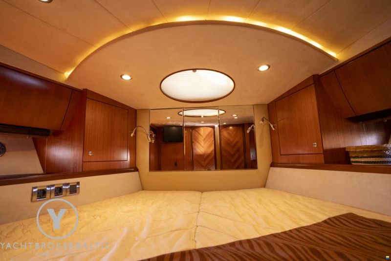 Galeon 440 fly
