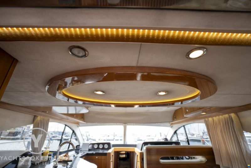 Galeon 440 fly