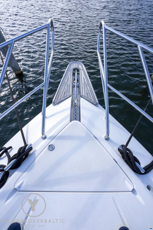 Galeon 440 fly
