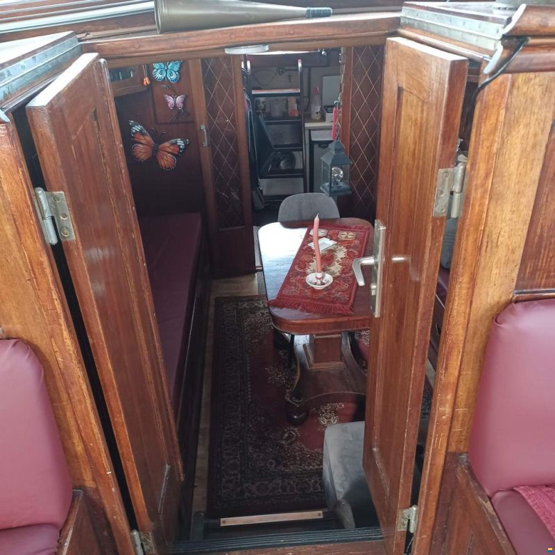 Klassiek motorjacht Directievaartuig
