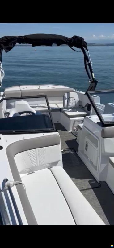 Glastron 225 surf Gtd