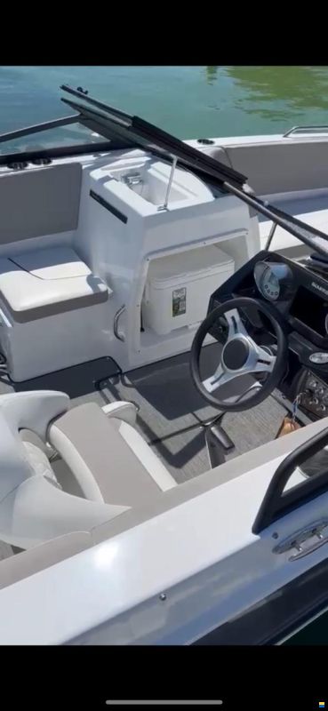 Glastron 225 surf Gtd