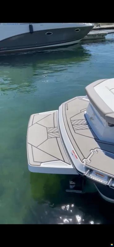 Glastron 225 surf Gtd