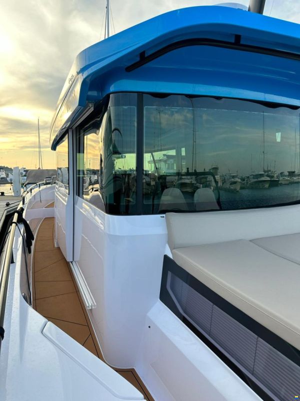 Axopar 37 XC Cross Cabin