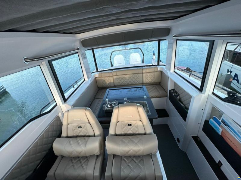 Axopar 37 XC Cross Cabin