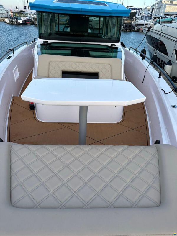 Axopar 37 XC Cross Cabin