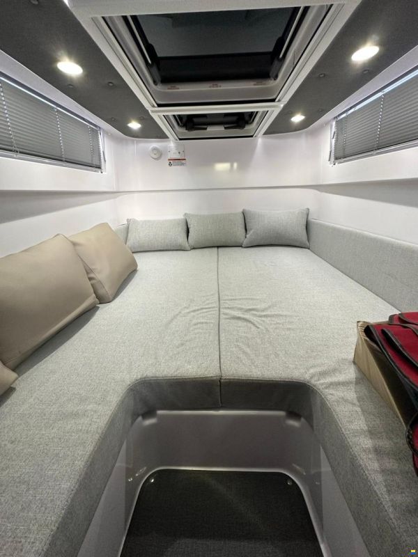 Axopar 37 XC Cross Cabin